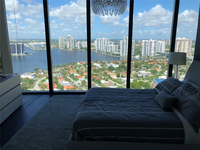 Building Photo - 18555 Collins Ave