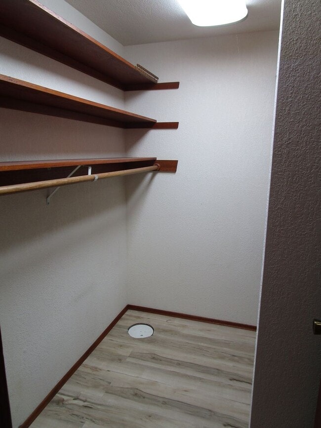 Building Photo - 901 N Fruitdale Rd