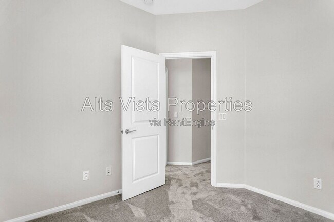 Building Photo - 2346 Sentinel Ln