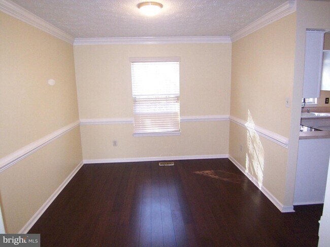 Building Photo - 411 Grasmere Dr