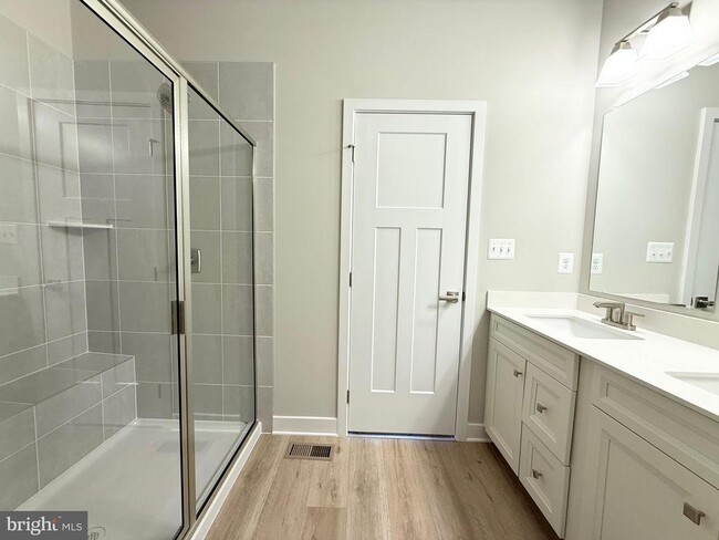 Building Photo - 7840 Blackbriar Wy