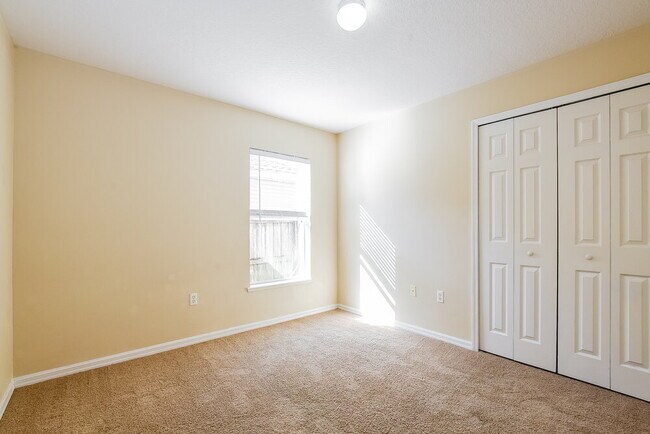 Building Photo - 5201 Silver Thistle Ln