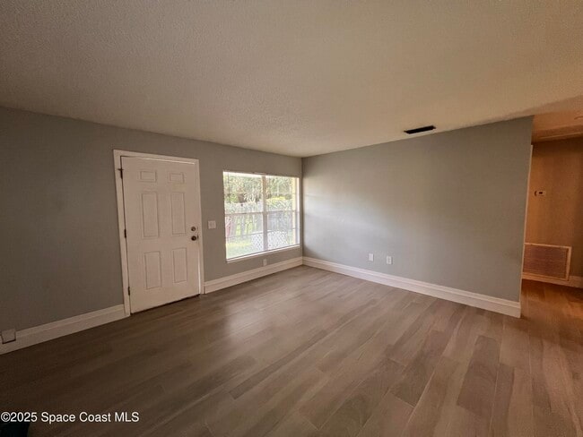 Building Photo - 127 West Ct