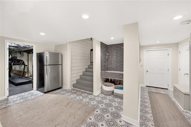 Building Photo - 3669 Cochise Dr SE