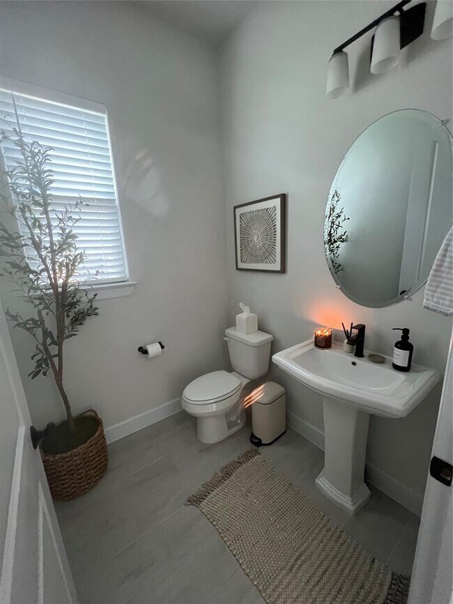 Building Photo - 2716 Sebring Cir