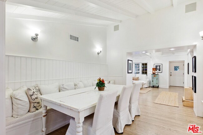 Building Photo - 1760 Nichols Canyon Rd