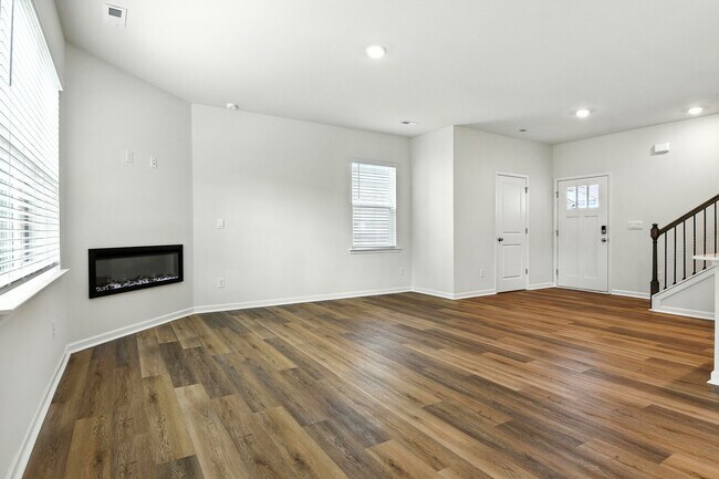 Building Photo - 1342 37th Ave Lane NE