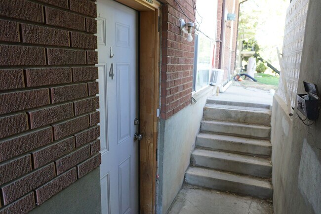Building Photo - 117 W 250 N