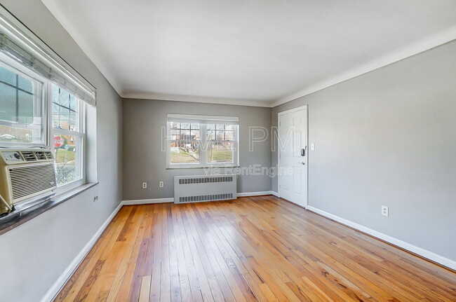 Building Photo - 2769 Losantiville Ave