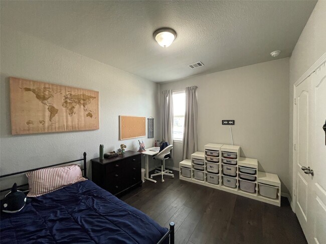 Building Photo - 25511 Northpark Lake Dr