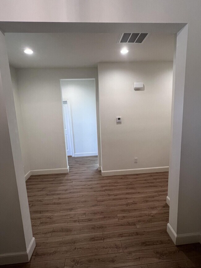 Building Photo - 322 Cowboy Ln