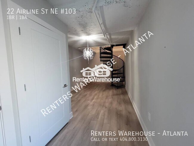 Building Photo - Location! Location! 2 Story 1 Bedroom step...
