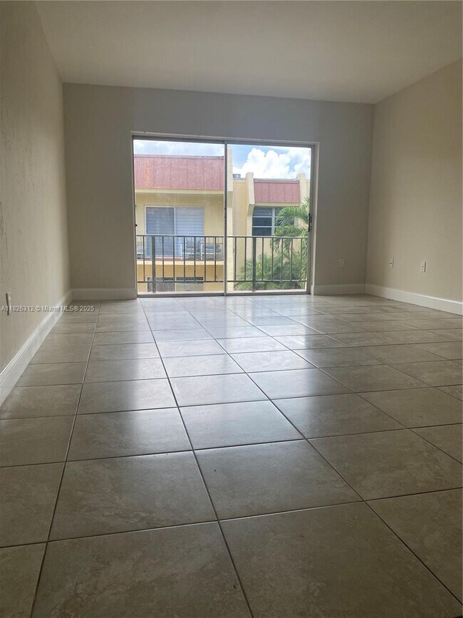 Building Photo - 13868 SW 90th Ave