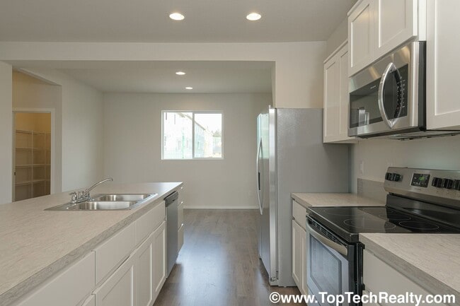 Building Photo - Beautiful North Bethany 3BR 2.5BA Townhome! Great Location, A+Schools!