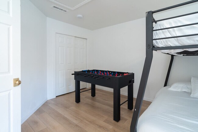 Building Photo - 4530 Red Fox Ln