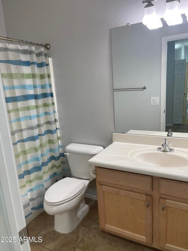 Building Photo - 4 W Saddle Way