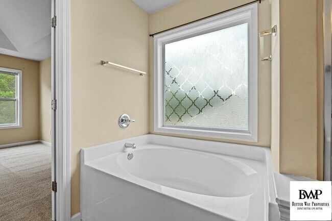 Building Photo - 11 Belhaven Dr