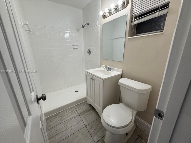 Building Photo - 3033 NW 43rd Ave