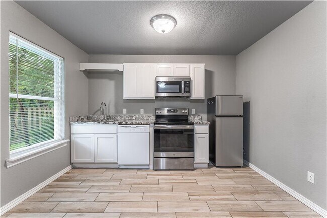Building Photo - 109 2nd Ave SW