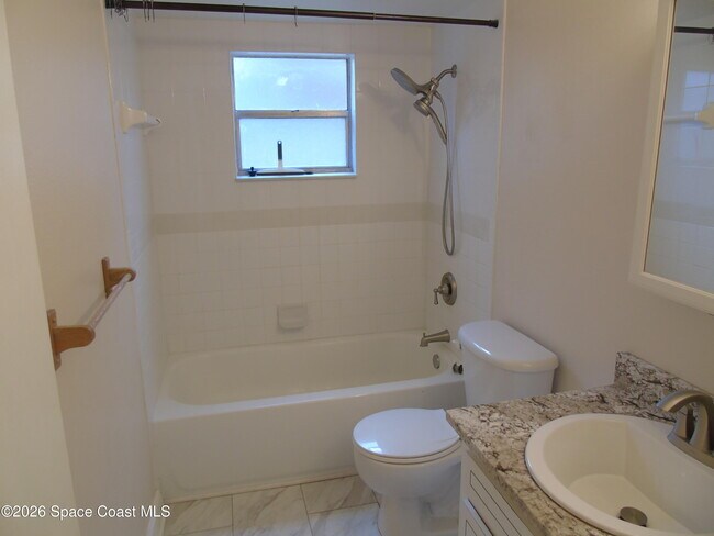 Building Photo - 450 Roosevelt Ave