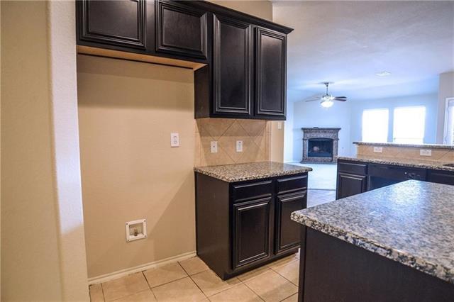 Building Photo - 1025 Lake Grove Dr