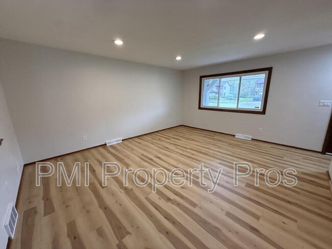 Building Photo - 8150 S 88th St