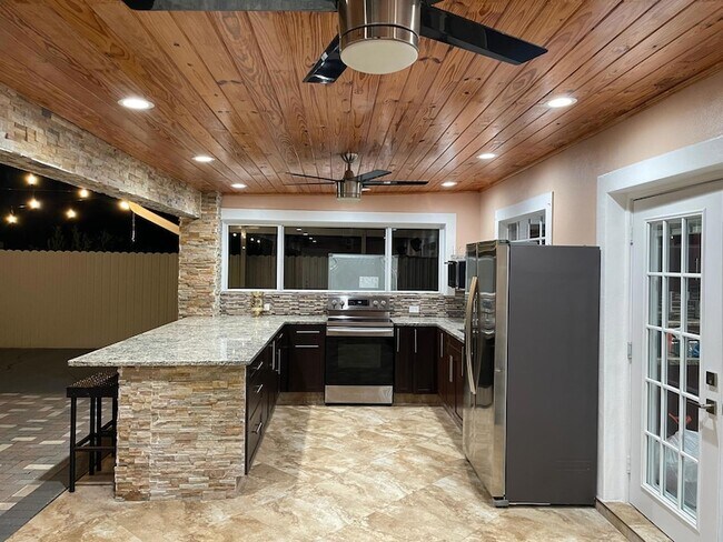 Building Photo - 584 Vossler Ave