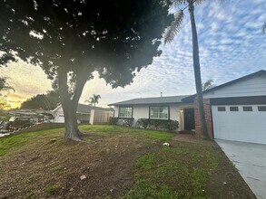 Building Photo - Beautifully Renovated 3-Bed, 2-Bath Home with Pool in Prime Location