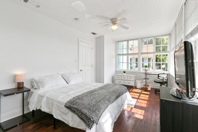 Building Photo - 2231 S Carrollton Ave