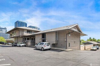 Building Photo - Top-Floor Downtown Bellevue Condo with Sunset Views