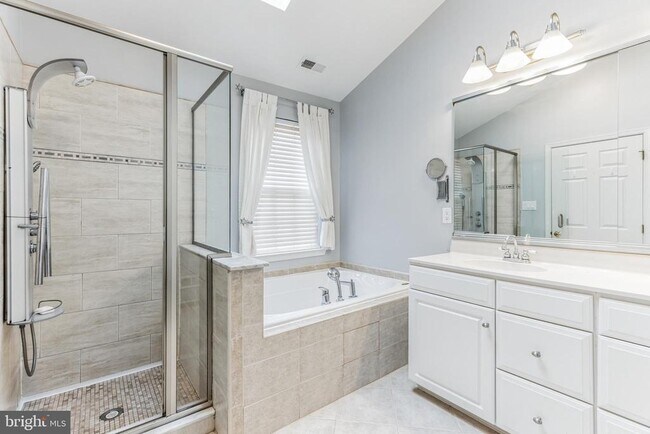 Building Photo - 4 Hogan Way