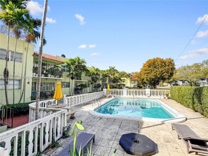 Building Photo - 520 NE 38th St