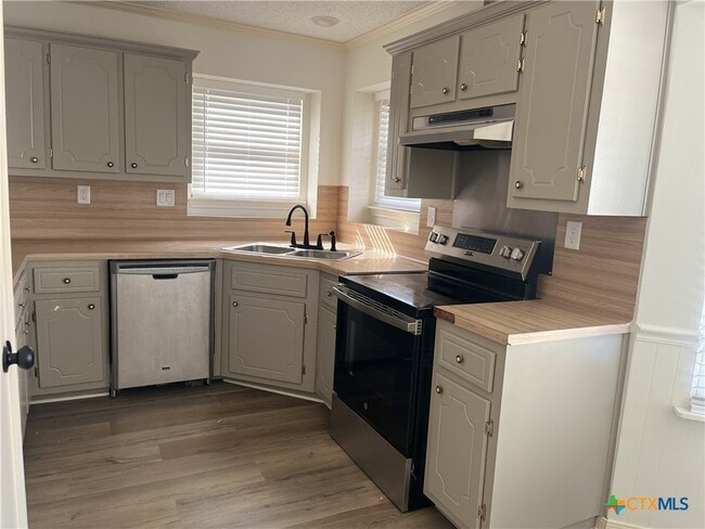 Building Photo - 3004 Panhandle Dr