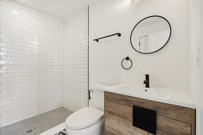 Building Photo - 1533 N Sydenham St