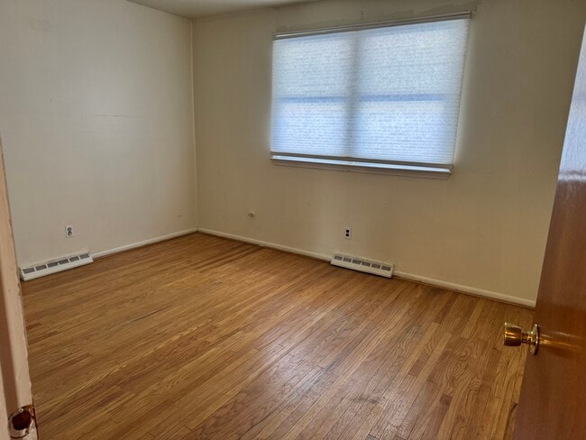 Building Photo - 49 Harvard Rd