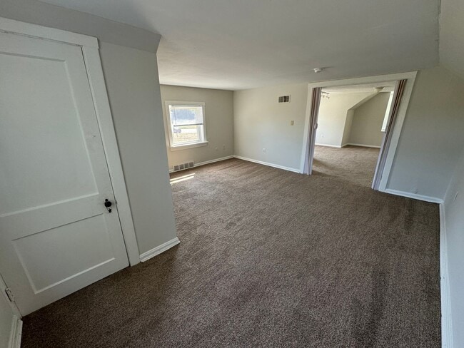 Building Photo - DELHI - Adorable 3bed 2ba brick cape cod