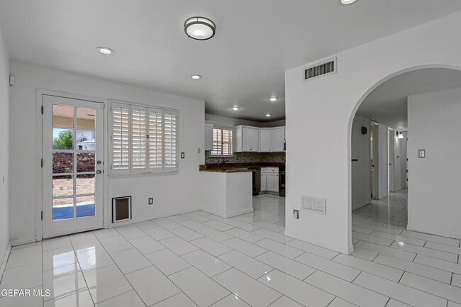 Building Photo - 6839 Pasatiempo Cir