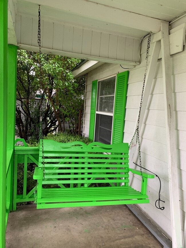 Building Photo - Single Family Home *LEASING SPECIAL AVAILABLE*