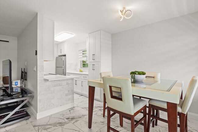 Building Photo - 69 Royal Oak Ct