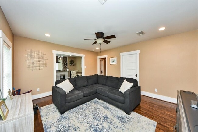 Building Photo - 311 Cosmos St
