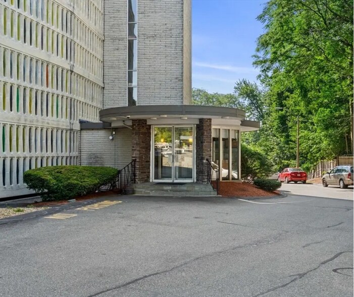 Building Photo - 200 Swanton St