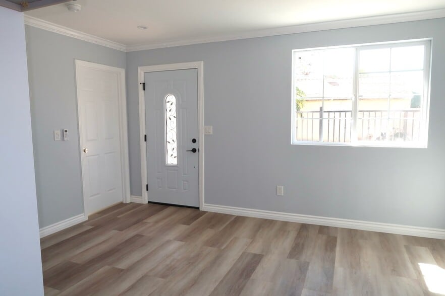 Building Photo - 9232 1/2 Coachman Ave