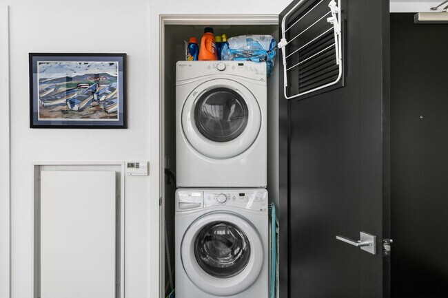 Building Photo - 1321 Seneca St