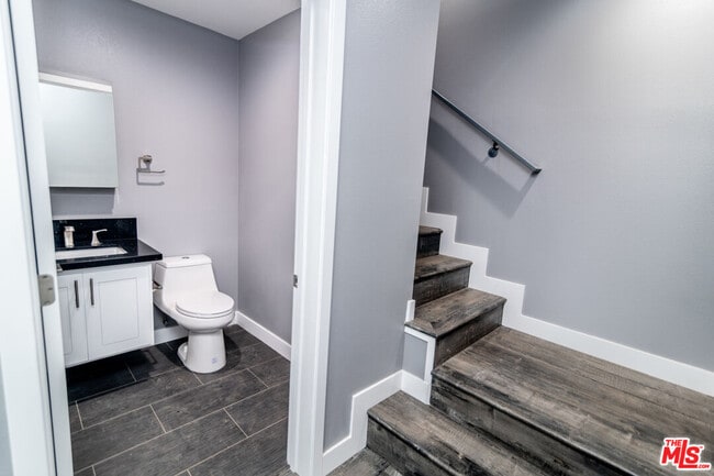 Building Photo - 1625 S New Hampshire Ave