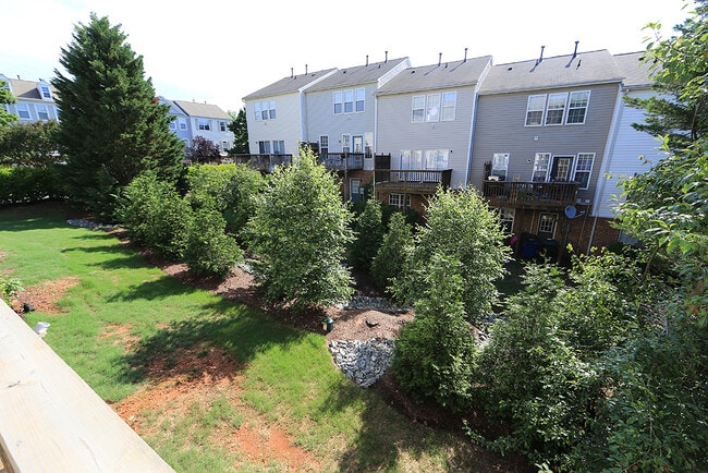 Building Photo - Spacious Townhome in Amazing NW Raleigh Lo...