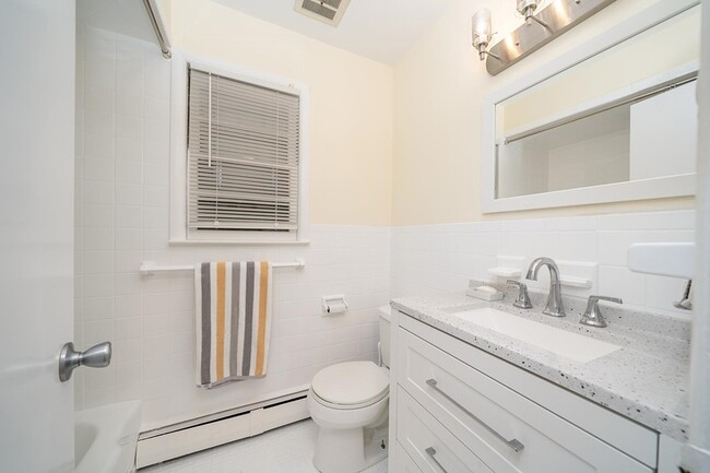 Building Photo - 121 Ogden Ave.