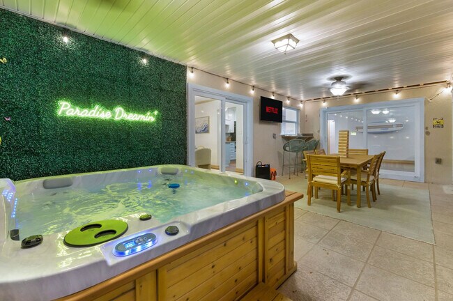 Building Photo - 9414 Laura Anne Dr