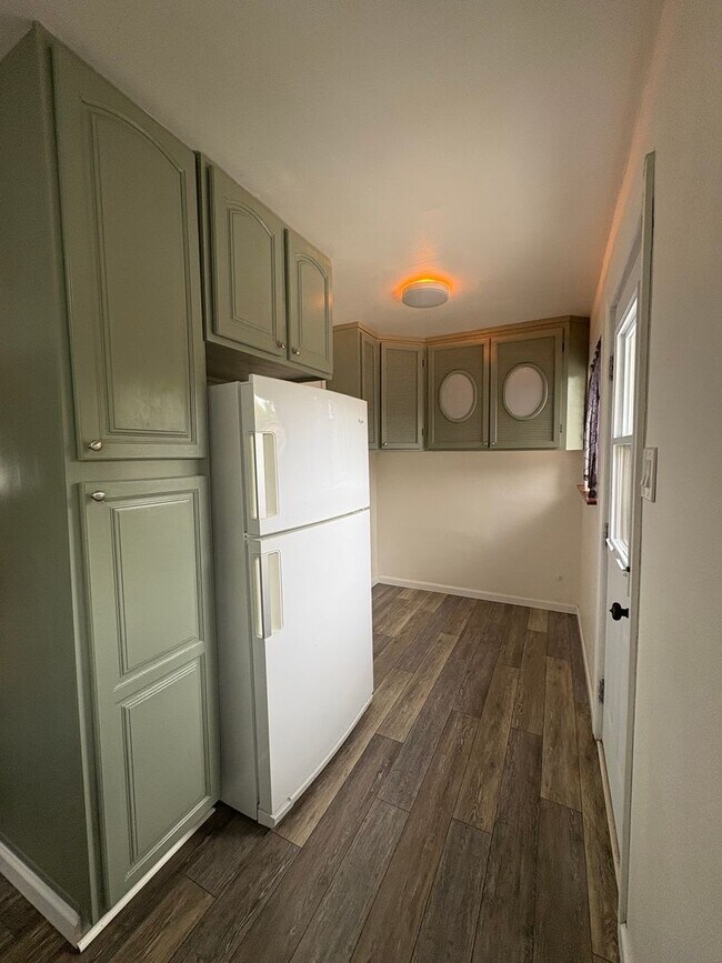 Building Photo - 4817 Hansen Ave