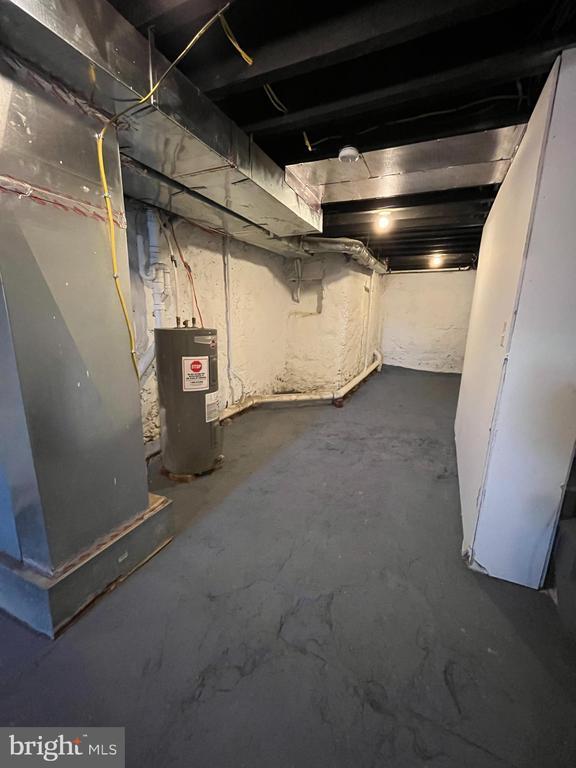 Building Photo - 533 S Salford St