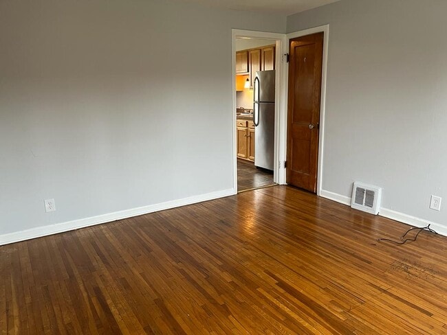 Building Photo - 844 Richmond Ave